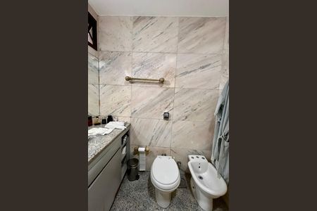 Apartamento à venda com 280m², 3 quartos e 3 vagas Apartamento à venda com 280m², 3 quartos e 3 vagasBanheiro da Suíte
