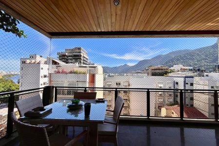 Apartamento à venda com 280m², 3 quartos e 3 vagas Apartamento à venda com 280m², 3 quartos e 3 vagasVaranda