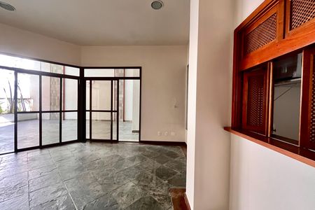 Apartamento à venda com 280m², 3 quartos e 3 vagas Apartamento à venda com 280m², 3 quartos e 3 vagasÁrea comum - Salão de festas