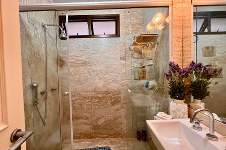 Apartamento à venda com 280m², 3 quartos e 3 vagas Apartamento à venda com 280m², 3 quartos e 3 vagasBanheiro social