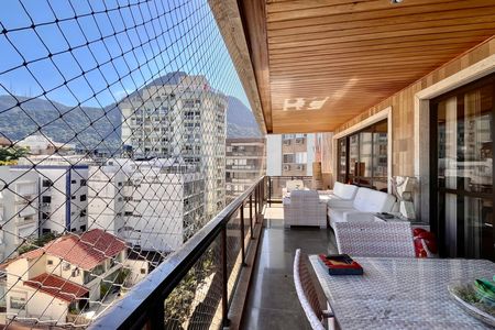 Apartamento à venda com 280m², 3 quartos e 3 vagas Apartamento à venda com 280m², 3 quartos e 3 vagasVaranda