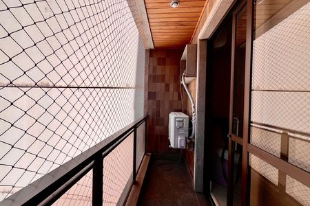 Apartamento à venda com 280m², 3 quartos e 3 vagas Apartamento à venda com 280m², 3 quartos e 3 vagasVaranda da suite
