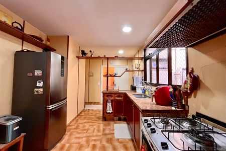Apartamento à venda com 280m², 3 quartos e 3 vagas Apartamento à venda com 280m², 3 quartos e 3 vagasCozinha