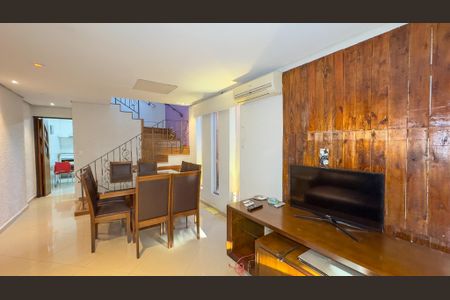 Casa para alugar com 150m², 2 quartos e 2 vagasSala