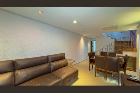 Casa para alugar com 150m², 2 quartos e 2 vagasSala