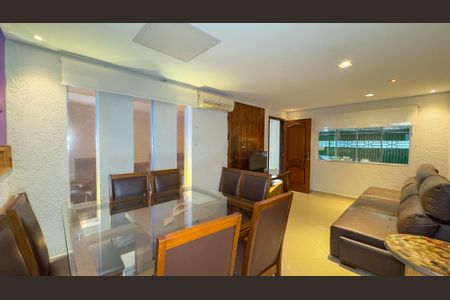 Sala de casa para alugar com 2 quartos, 150m² em Jardim Caravelas, São Paulo