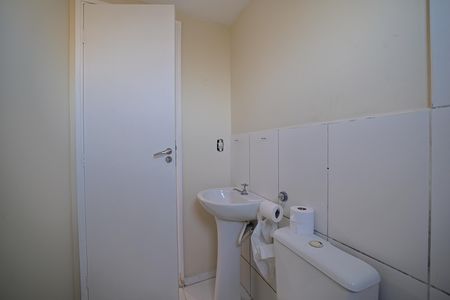 Banheiro de apartamento à venda com 2 quartos, 47m² em Jardim Santa Teresinha, São Paulo