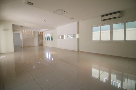 Sala de casa de condomínio à venda com 4 quartos, 597m² em Jacarepaguá, Rio de Janeiro