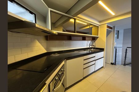 Apartamento para alugar com 130m², 3 quartos e 2 vagas Apartamento para alugar com 130m², 3 quartos e 2 vagasCozinha