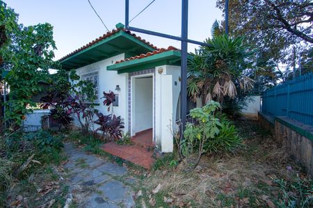 Casa para alugar com 170m², 4 quartos e 3 vagas Casa para alugar com 170m², 4 quartos e 3 vagasFACHADA