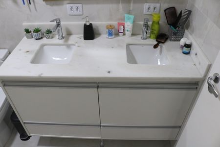 Apartamento à venda com 69m², 2 quartos e 2 vagasBanheiro 1