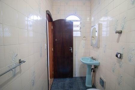 BANHEIRO DA SUÍTE de casa para alugar com 4 quartos, 200m² em Lauzane Paulista, São Paulo