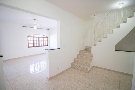 Casa para alugar com 200m², 4 quartos e 2 vagas Casa para alugar com 200m², 4 quartos e 2 vagasHALL