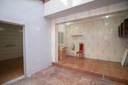 Casa para alugar com 200m², 4 quartos e 2 vagas Casa para alugar com 200m², 4 quartos e 2 vagasQUINTAL E ÁREA DE SERVIÇO