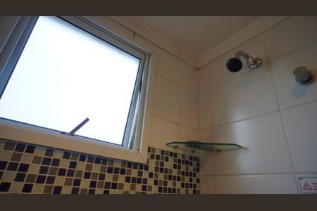 Banheiro  de apartamento para alugar com 2 quartos, 45m² em Humaitá, Porto Alegre