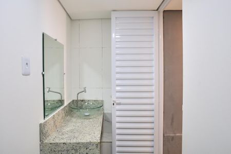 Banheiro de kitnet/studio para alugar com 1 quarto, 38m² em Mangabeiras, Belo Horizonte