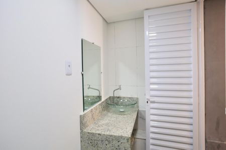 Banheiro de kitnet/studio para alugar com 1 quarto, 38m² em Mangabeiras, Belo Horizonte