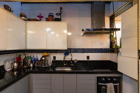 Cozinha de apartamento à venda com 2 quartos, 72m² em Luz, São Paulo