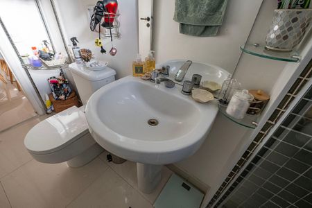 Banheiro de apartamento para alugar com 1 quarto, 45m² em Vila Madalena, São Paulo