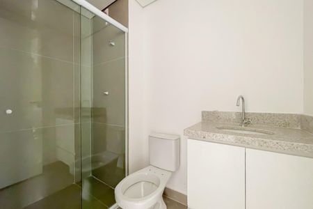 Banheiro de kitnet/studio para alugar com 1 quarto, 27m² em Vila Osasco, Osasco