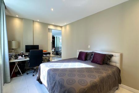 Apartamento à venda com 215m², 3 quartos e 1 vaga