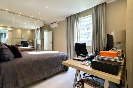 Apartamento à venda com 215m², 3 quartos e 1 vaga