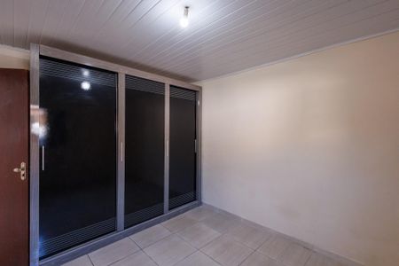 Quarto de casa para alugar com 1 quarto, 35m² em Jardim Gurilândia, Taubaté