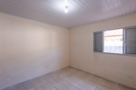 Quarto de casa para alugar com 1 quarto, 35m² em Jardim Gurilândia, Taubaté