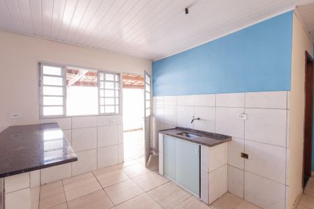 Cozinha de casa para alugar com 1 quarto, 35m² em Jardim Gurilândia, Taubaté