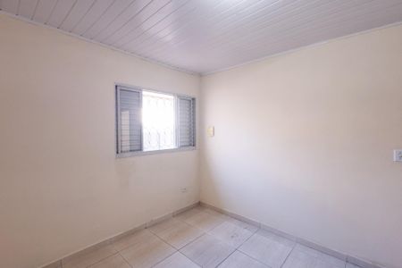 Quarto de casa para alugar com 1 quarto, 35m² em Jardim Gurilândia, Taubaté