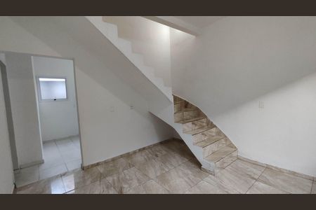 Sala de casa para alugar com 2 quartos, 75m² em Vila Andeyara, Ferraz de Vasconcelos