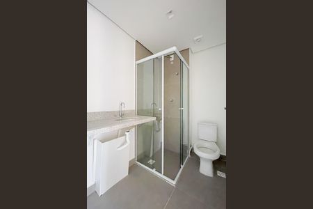 Banheiro de kitnet/studio para alugar com 1 quarto, 26m² em Vila Osasco, Osasco