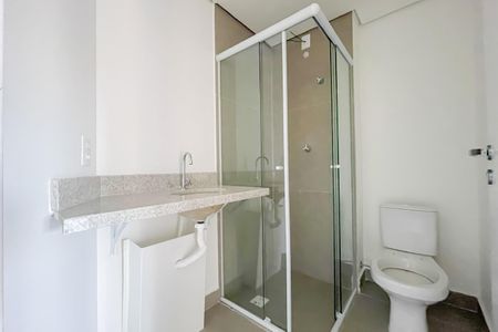Banheiro de kitnet/studio para alugar com 1 quarto, 26m² em Vila Osasco, Osasco