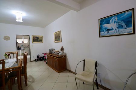 Casa de condomínio para alugar com 225m², 4 quartos e 2 vagasSala