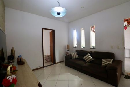 Casa de condomínio para alugar com 225m², 4 quartos e 2 vagasSala