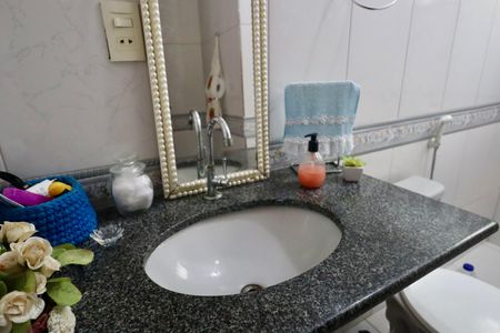 Casa de condomínio para alugar com 225m², 4 quartos e 2 vagasBanheiro Social