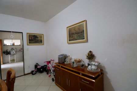 Casa de condomínio para alugar com 225m², 4 quartos e 2 vagasSala