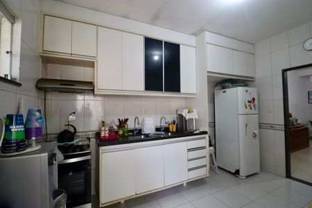 Casa de condomínio para alugar com 225m², 4 quartos e 2 vagasCozinha