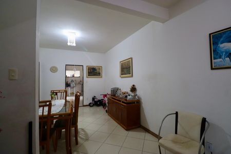 Casa de condomínio para alugar com 225m², 4 quartos e 2 vagasSala