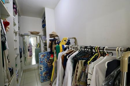 Closet de casa de condomínio para alugar com 4 quartos, 225m² em Jardim Placaford, Salvador