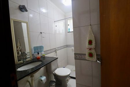 Banheiro Social de casa de condomínio para alugar com 4 quartos, 225m² em Jardim Placaford, Salvador