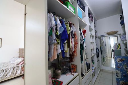 Closet de casa de condomínio para alugar com 4 quartos, 225m² em Jardim Placaford, Salvador