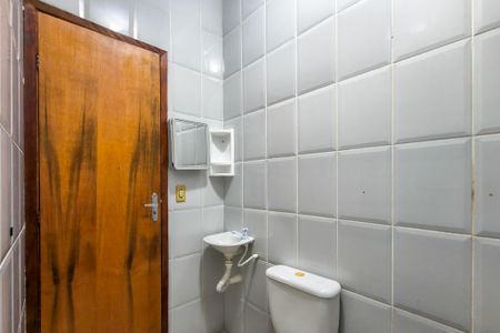 Casa para alugar com 80m², 2 quartos e 1 vaga Casa para alugar com 80m², 2 quartos e 1 vagaBanheiro