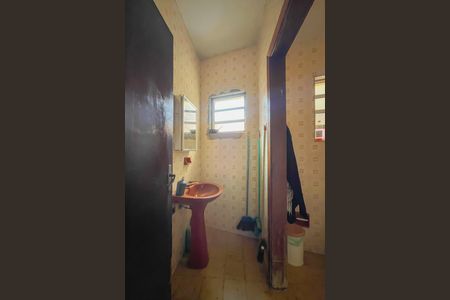 Banheiro 2 de casa à venda com 3 quartos, 201m² em Km 18, Osasco