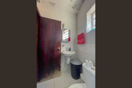 Banheiro 1 de casa à venda com 3 quartos, 201m² em Km 18, Osasco