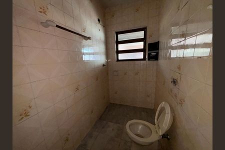 Casa para alugar com 85m², 2 quartos e 1 vaga Casa para alugar com 85m², 2 quartos e 1 vagaBanheiro