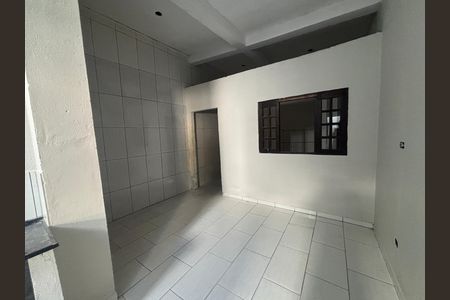 Casa para alugar com 40m², 1 quarto e 1 vaga Casa para alugar com 40m², 1 quarto e 1 vagaSala