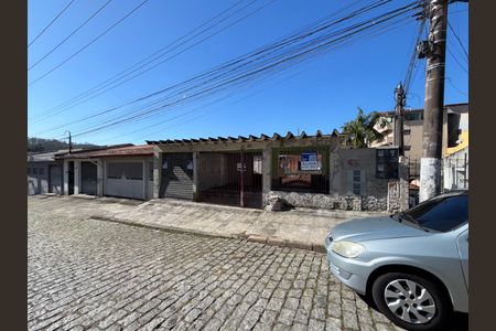 Casa para alugar com 40m², 1 quarto e 1 vaga Casa para alugar com 40m², 1 quarto e 1 vagaFachada