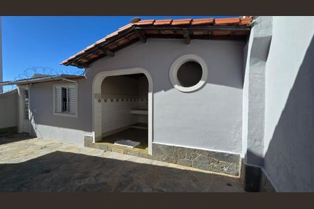 Garagem de casa à venda com 3 quartos, 268m² em Concórdia, Belo Horizonte