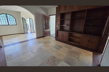 Corredor de casa à venda com 3 quartos, 268m² em Concórdia, Belo Horizonte